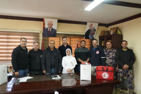 جمعية الهلال الأحمر الفلسطيني تزور قرية برطعة